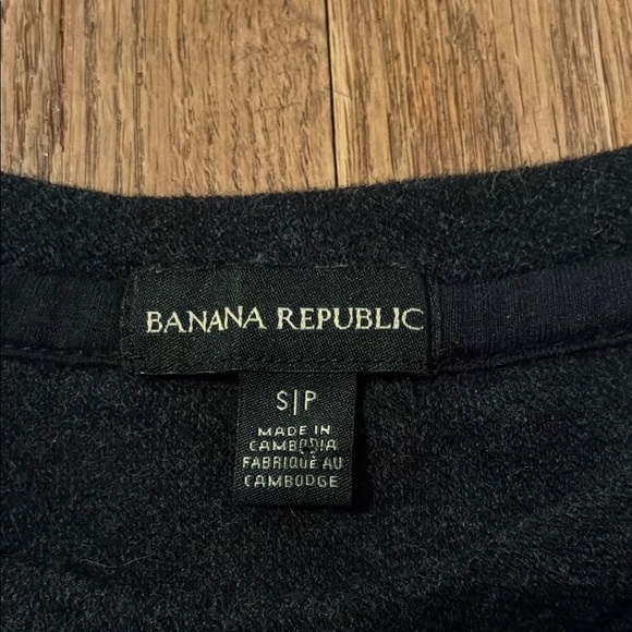 Banana Republic Black Crew Neck Sweater Minimalist Design - Picture 2 of 12